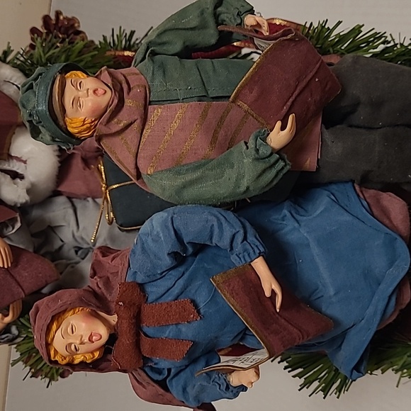 Vintage Traditions Fabric Mache Caroling Family In Carriage Centerpiece - Picture 12 of 17